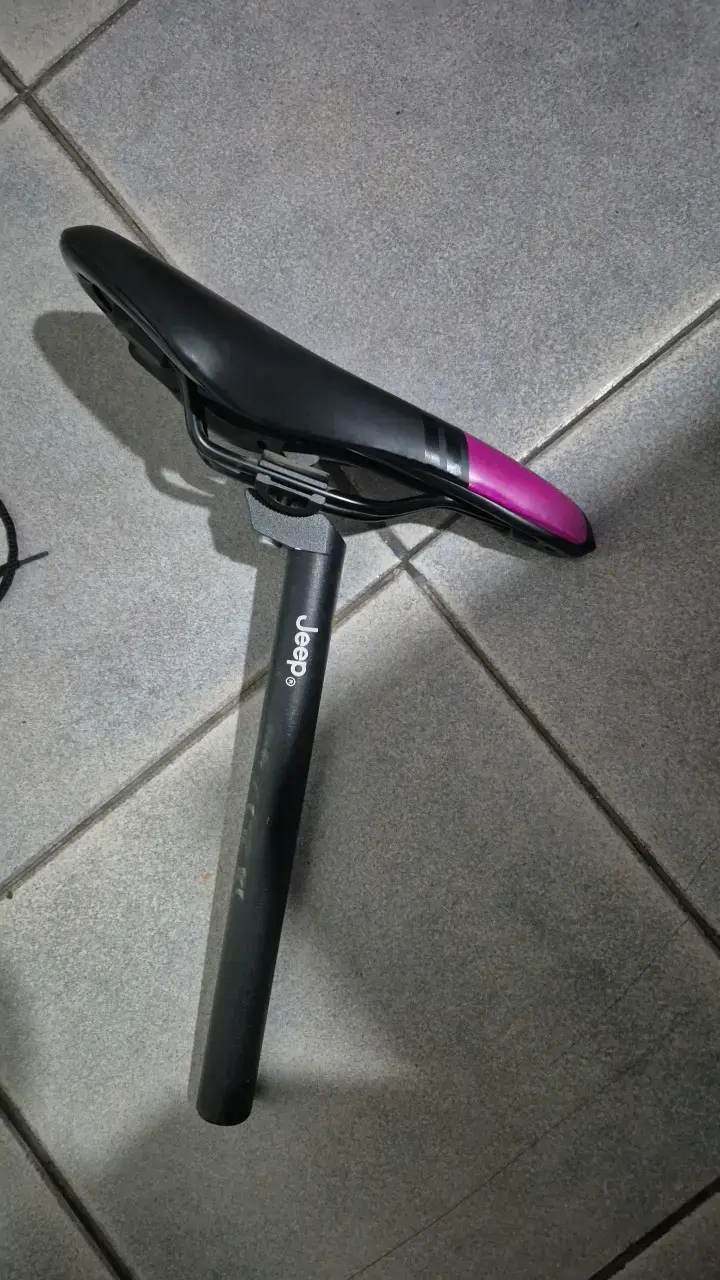 Asiento de bicicleta Jeep negro y rosa - 2