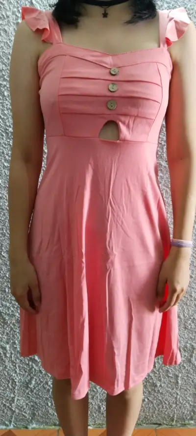 Vestido corto con botones decorativos en varios colores - miniatura 4