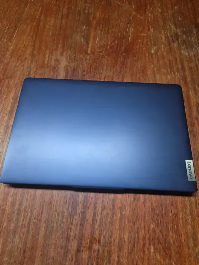 Laptop Lenovo AMD Ryzen 5 8GB RAM Azul - miniatura 2
