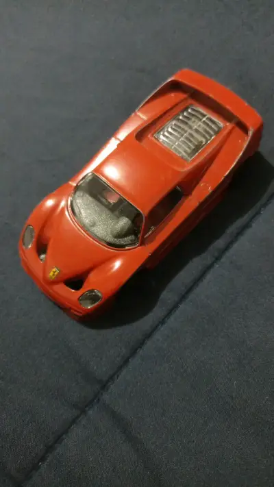 Burago Auto a escala 1/43 Ferrari - miniatura 1