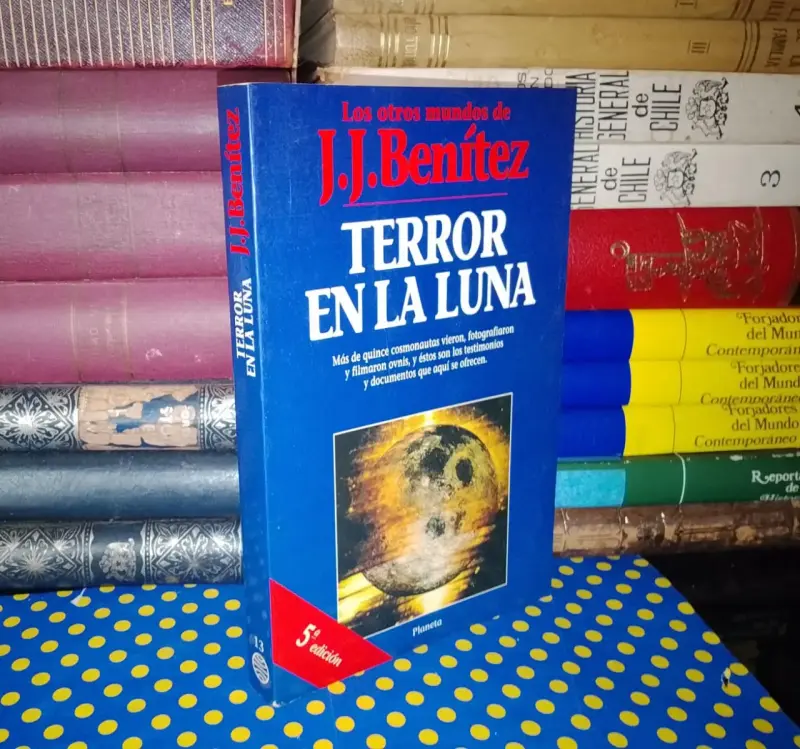 Libro 'Terror en la Luna' de J.J. Benítez - 1
