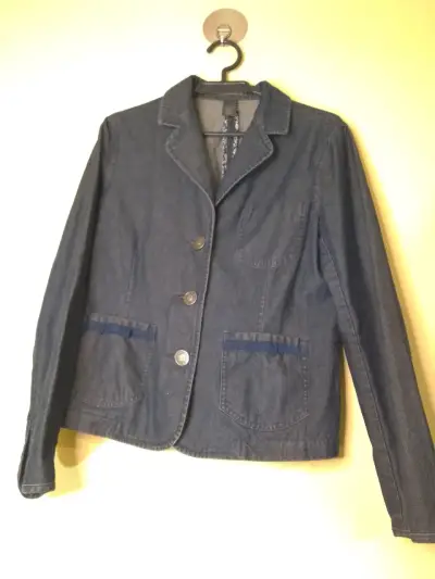 Chaqueta de mezclilla para mujer en buen estado - miniatura 1
