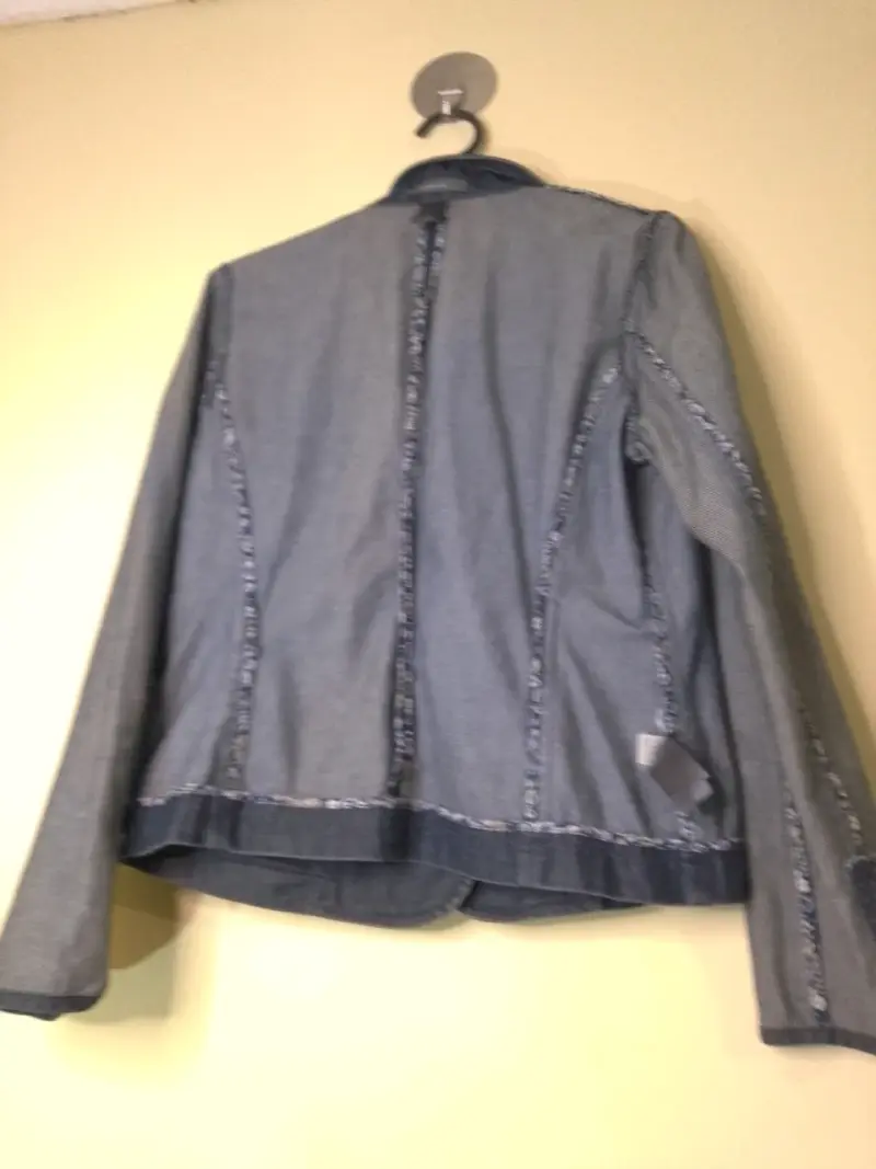 Chaqueta de mezclilla para mujer en buen estado - 4