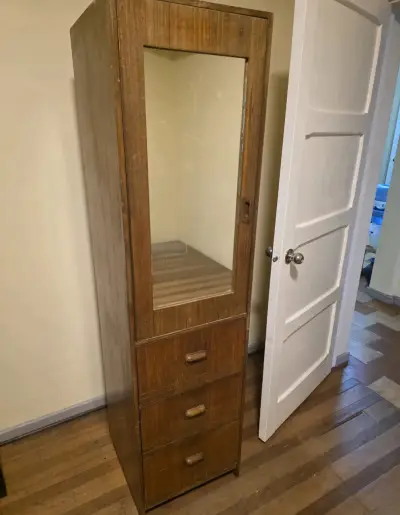 Armario de madera con espejo y cajones - miniatura 1