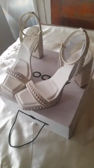 Zapatos Aldo con perlas - miniatura 1