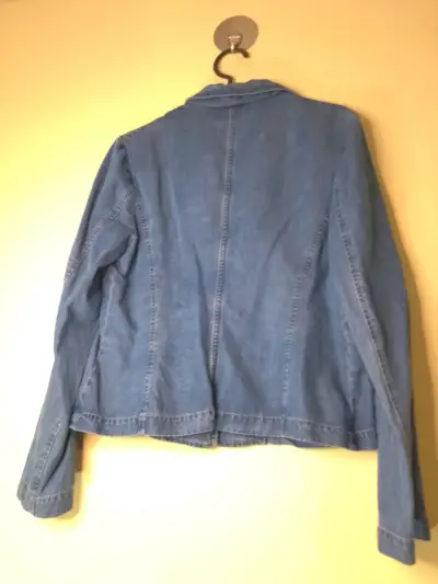 Chaqueta de mezclilla azul para mujer - miniatura 2