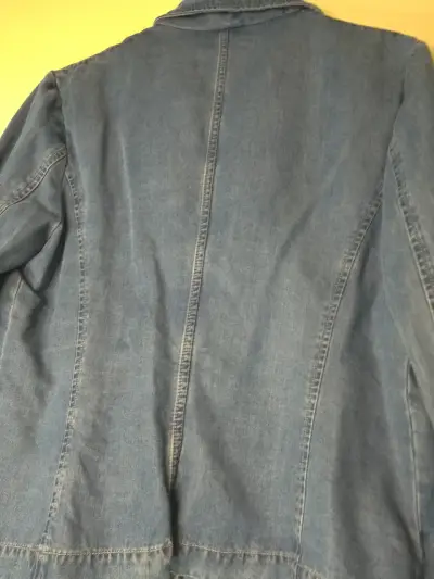 Chaqueta de mezclilla azul para mujer - miniatura 3