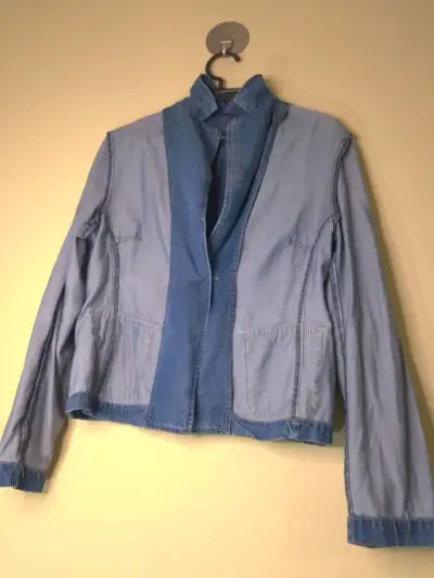 Chaqueta de mezclilla azul para mujer - miniatura 4