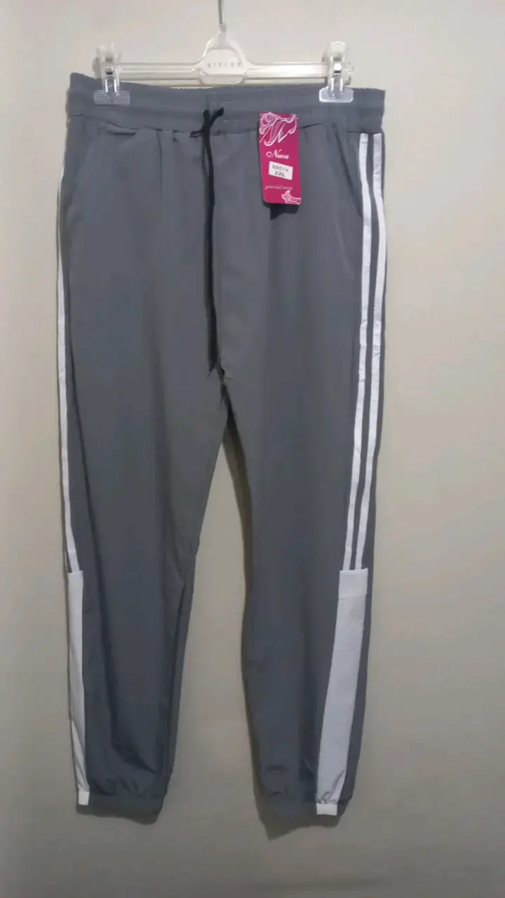 Pantalón deportivo con franjas blancas unisex - 1