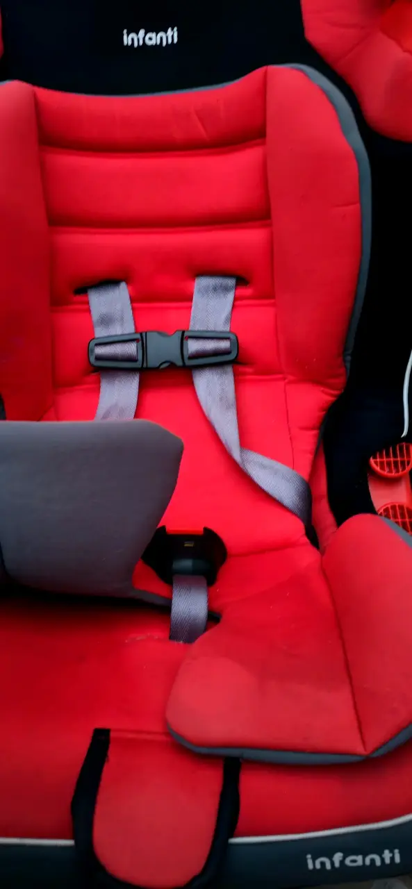 Silla de Auto Infanti Roja para Bebé - 2
