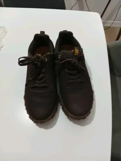 Zapatos de cuero marrón CAT para hombre - miniatura 1