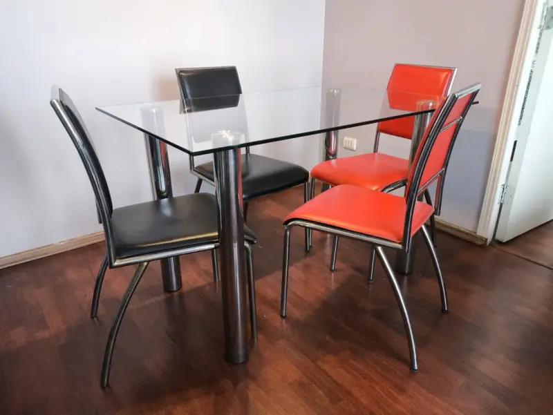 Juego de comedor de vidrio con sillas negras y rojas - 3