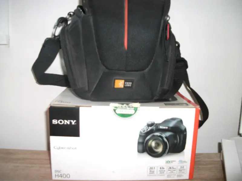 Cámara Sony Cyber-shot DSC-H400 con accesorios - 3