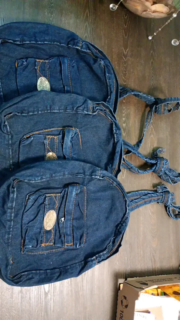 Mochila de mezclilla con diseño clásico - 1