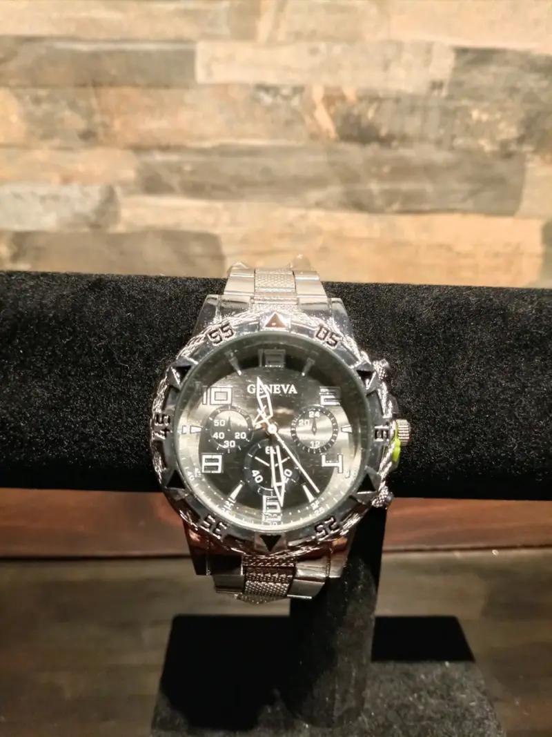 Reloj de Pulsera Geneva Plateado con Cronógrafo - 1
