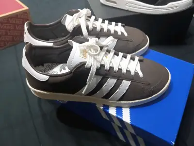 Zapatillas deportivas Adidas marrón y blanco - miniatura 2