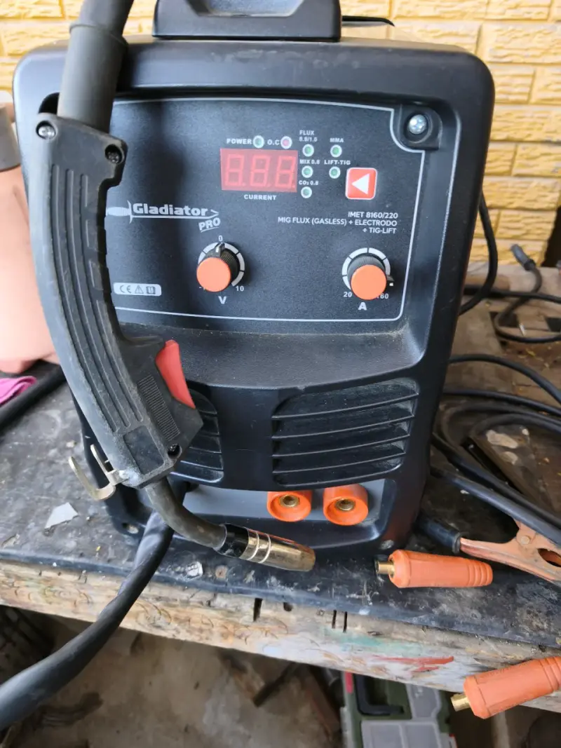 Soldadora MIG Flux Gladiator Pro - 1