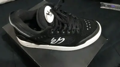 Zapatillas negras de skate Es - miniatura 1