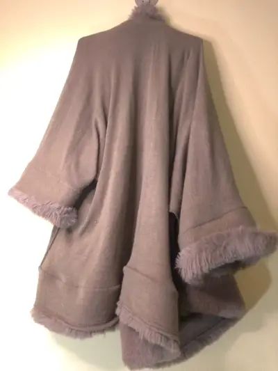 Capa de invierno con forro de piel sintética gris - miniatura 5