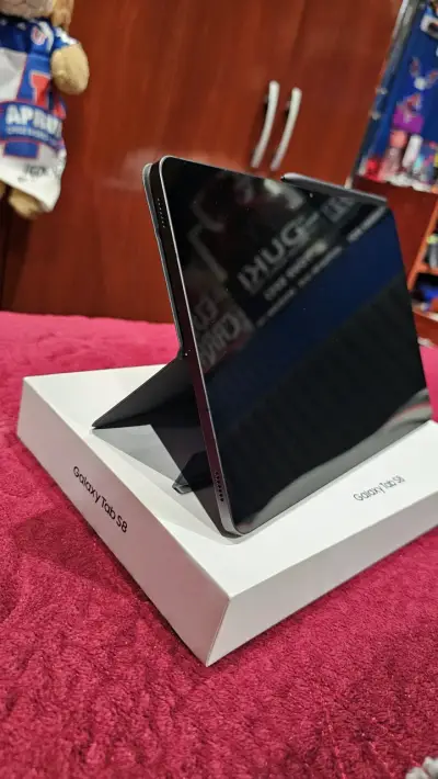 Tablet Samsung Galaxy Tab S8 en buen estado - miniatura 3