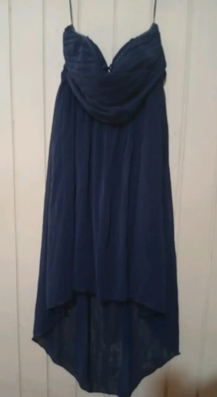 Vestido asimétrico strapless (M) - 4