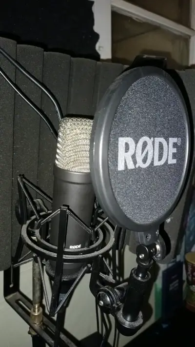 Micrófono de condensador Rode NT1 con caja nueva. - miniatura 2