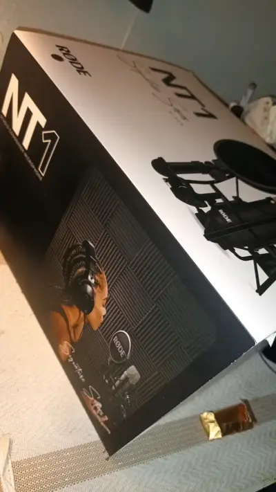 Micrófono de condensador Rode NT1 con caja nueva. - miniatura 3