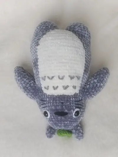 Peluche amigurumi Totoro tejido a crochet - miniatura 3