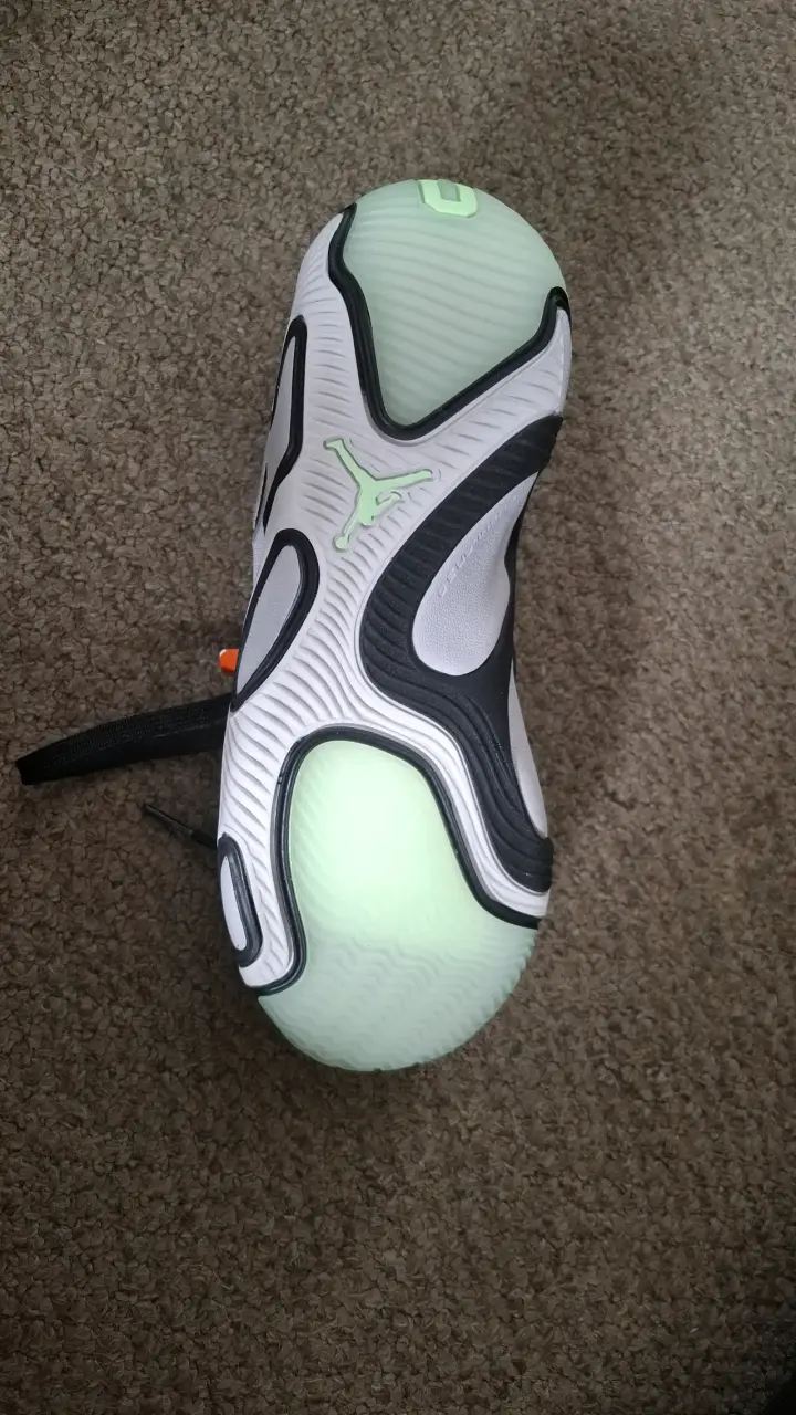 Zapatillas basketball  Jordan JT blancas y negras - 5