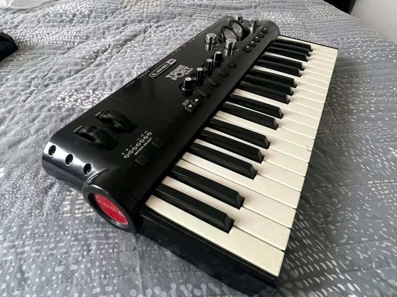 Teclado controlador Line 6 TonePort KB37 - 2