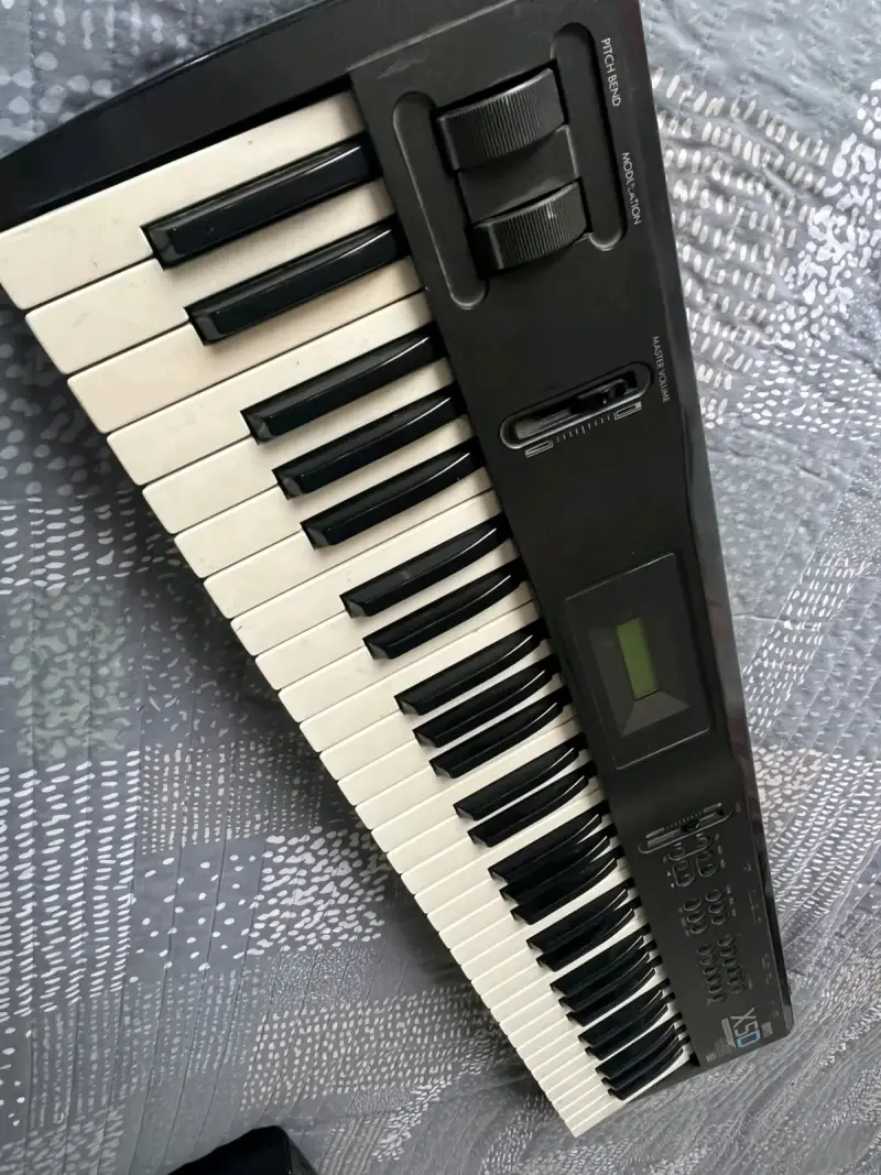 Sintetizador Korg X5D en buen estado - 2