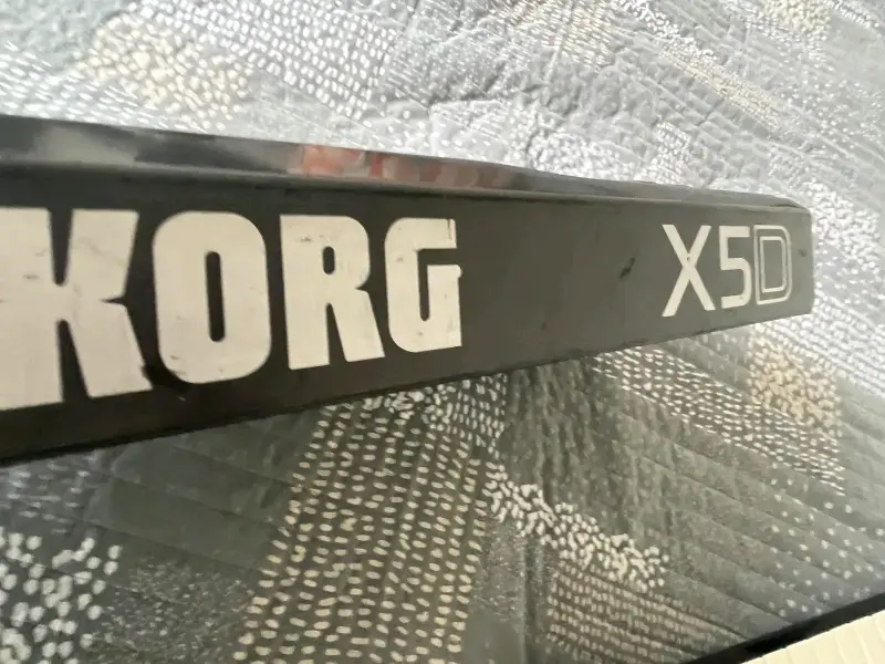 Sintetizador Korg X5D en buen estado - 3