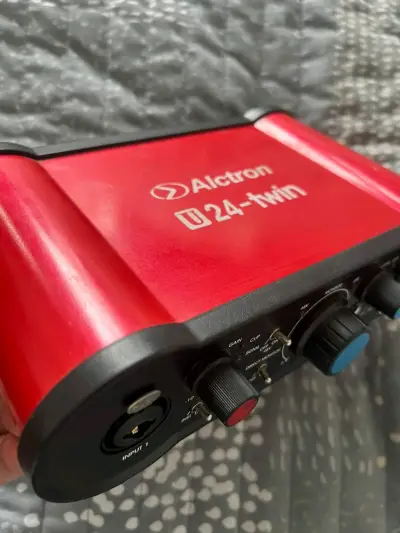 Interfaz de Audio Alctron U24-twin Roja - miniatura 1