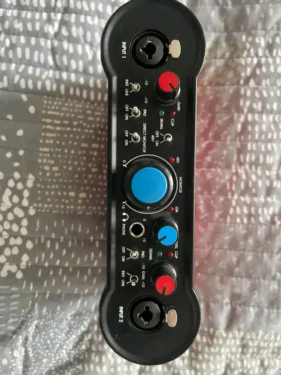 Interfaz de Audio Alctron U24-twin Roja - miniatura 2