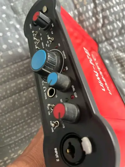 Interfaz de Audio Alctron U24-twin Roja - miniatura 3