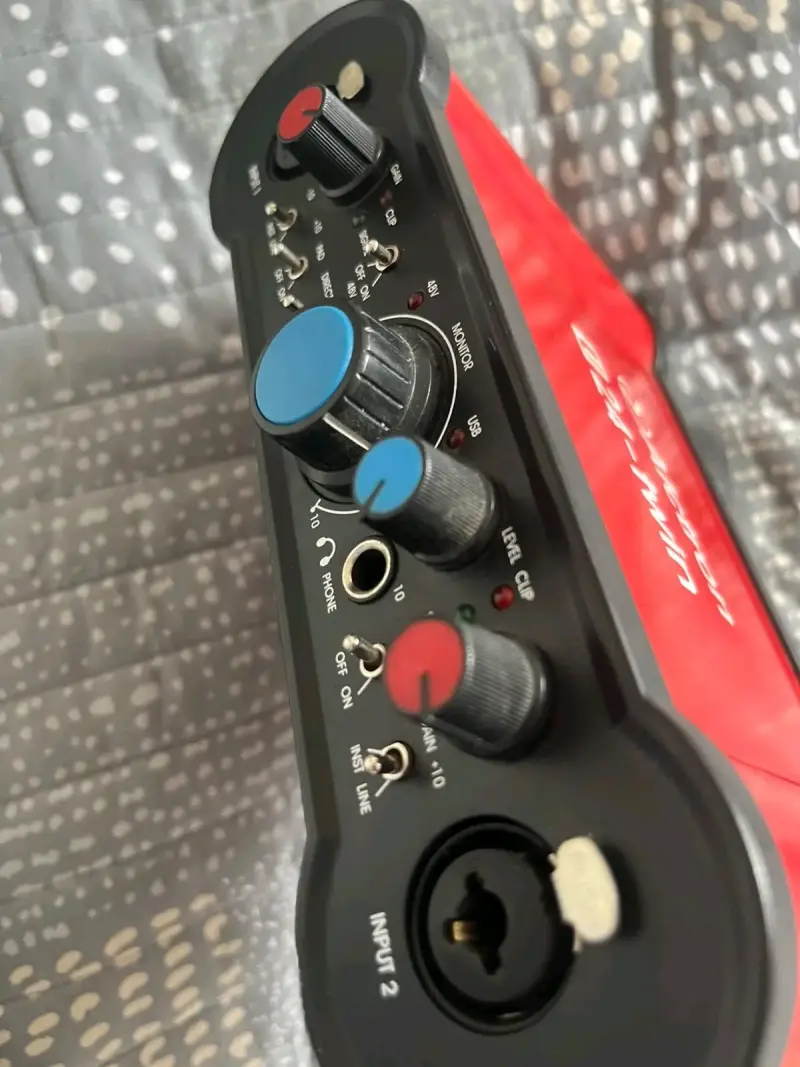 Interfaz de Audio Alctron U24-twin Roja - 4