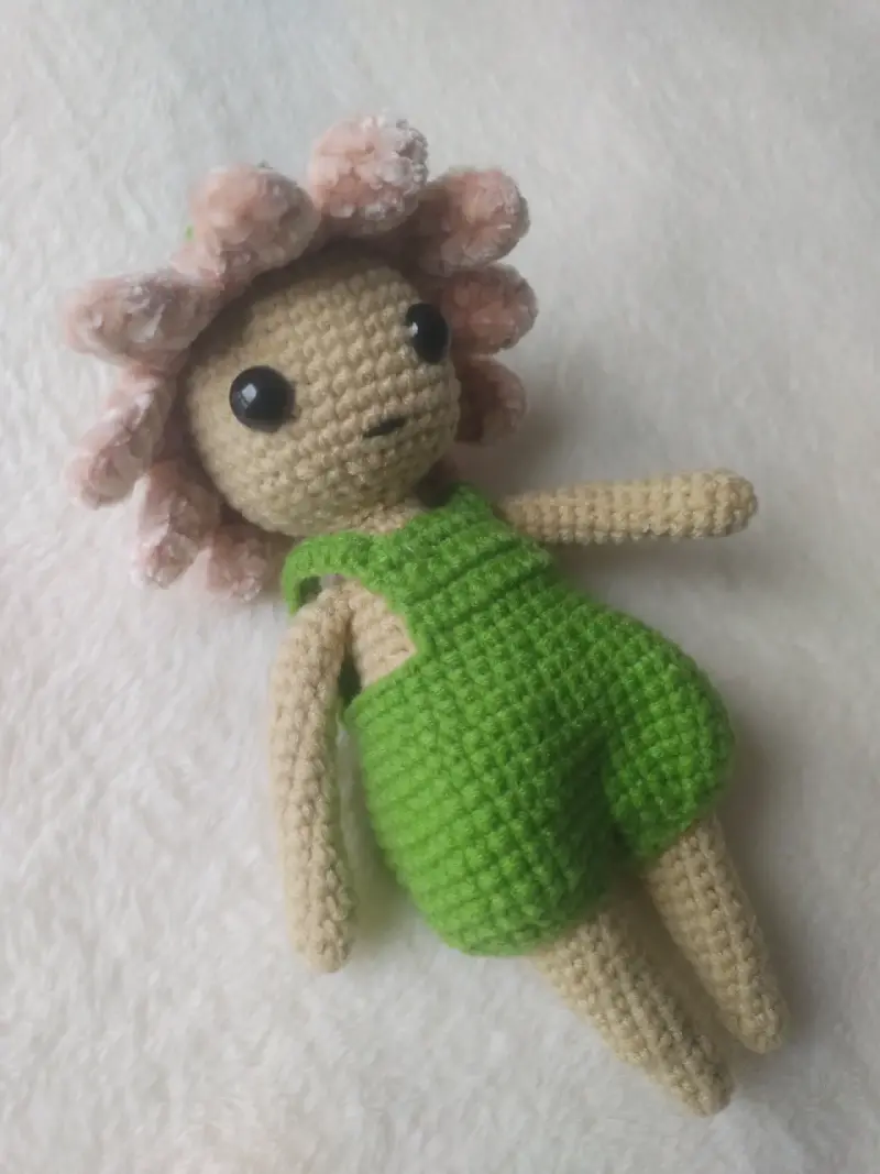 Muñeca amigurumi de flor hecho a mano 27cm - 1