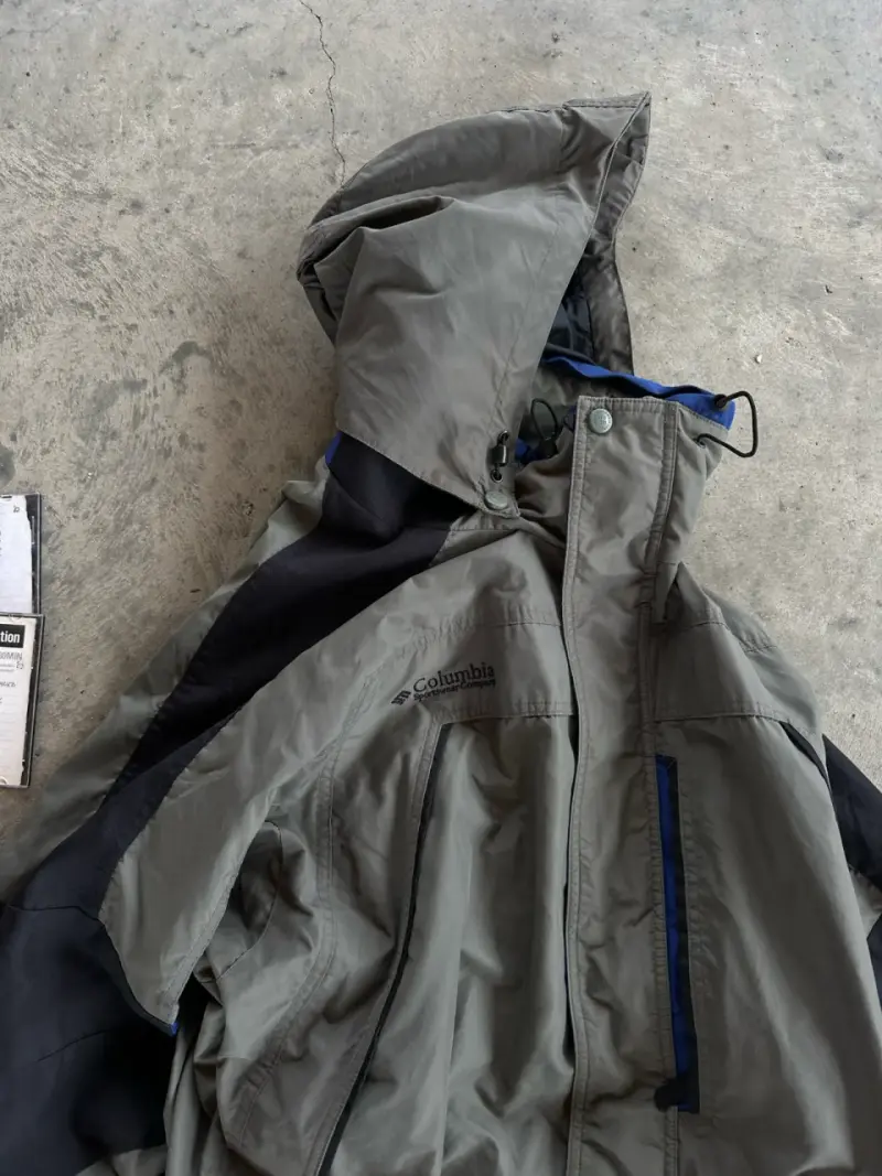 Chaqueta impermeable Columbia con capucha - 2
