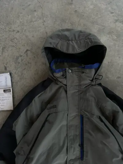 Chaqueta impermeable Columbia con capucha - miniatura 4