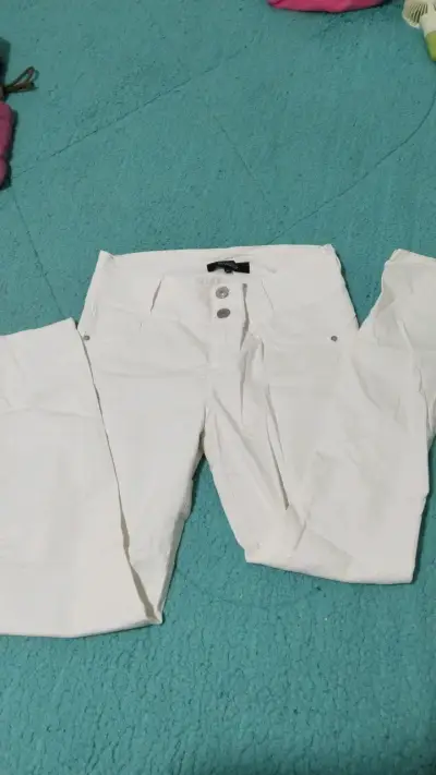 Pantalones blancos de mujer - miniatura 1