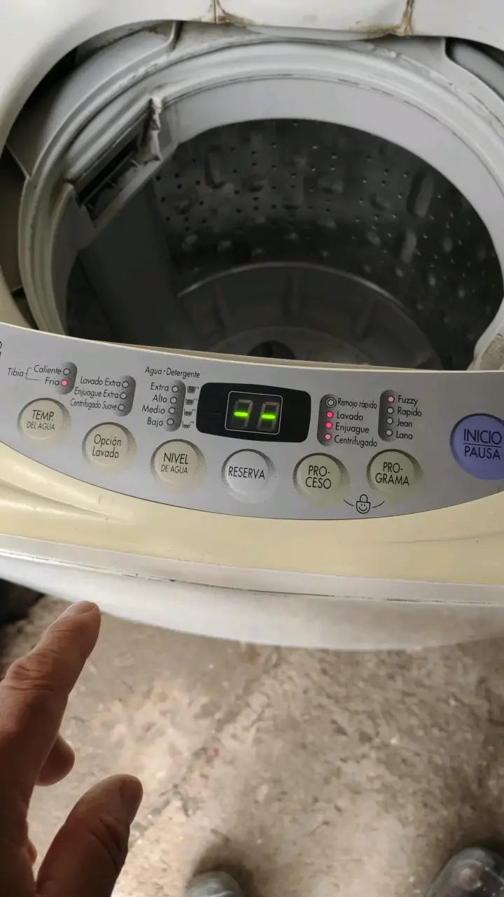 Lavadora Samsung Fuzzy Logic 7 kg en buen estado - 3