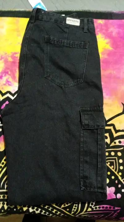 Pantalones cargo negros para mujer - miniatura 3