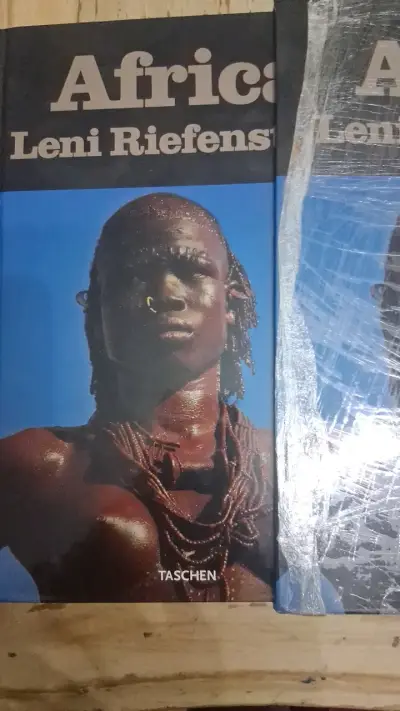 Libro 'Africa' de Leni Riefenstahl - miniatura 1