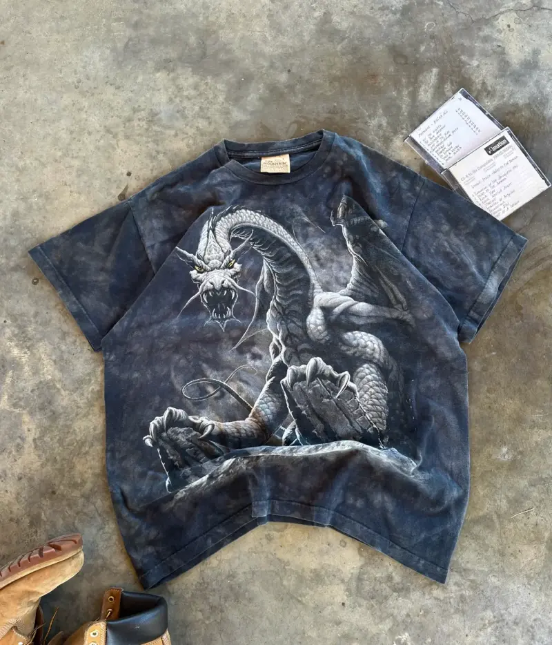 Polera con diseño de dragón The Mountain - 1