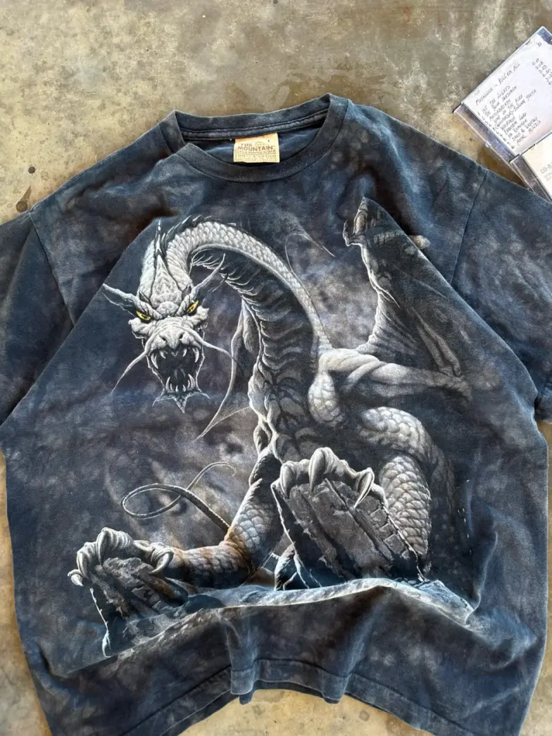 Polera con diseño de dragón The Mountain - 2