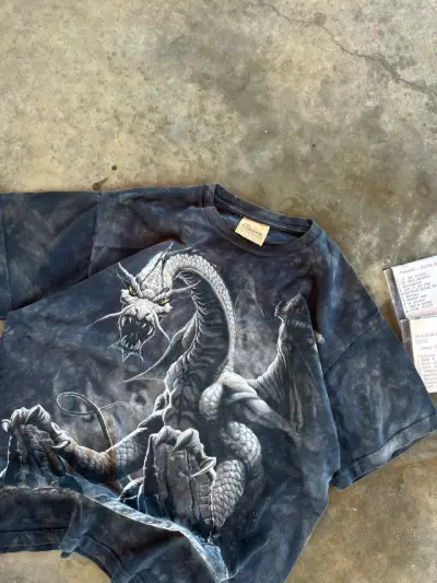 Polera con diseño de dragón The Mountain - miniatura 3