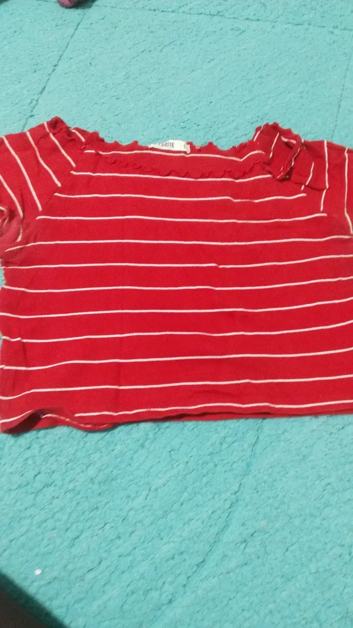 Polera roja a rayas - 1