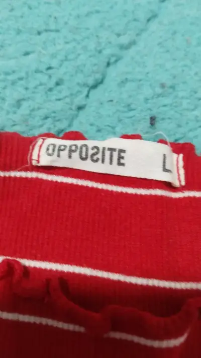 Polera roja a rayas - miniatura 3