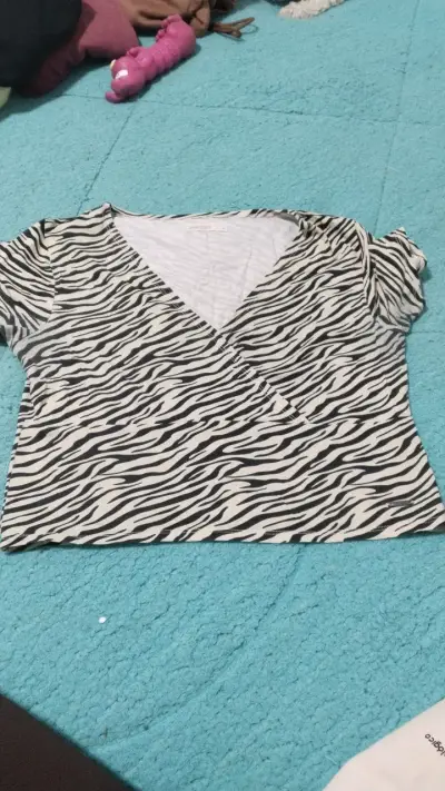 Blusa de mujer estampado cebra - miniatura 1