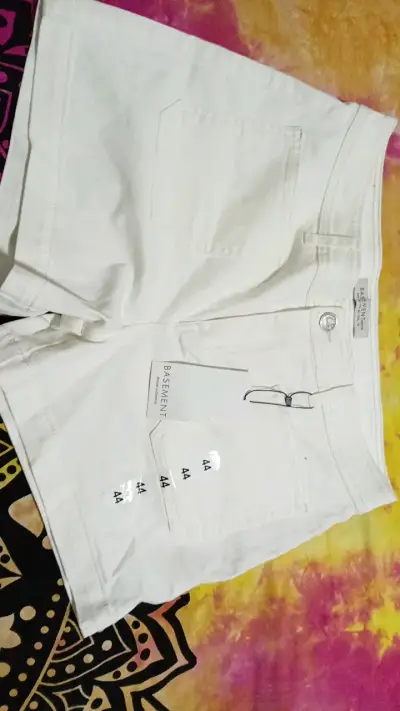 Shorts blancos de mezclilla Basement talla 44 - miniatura 1